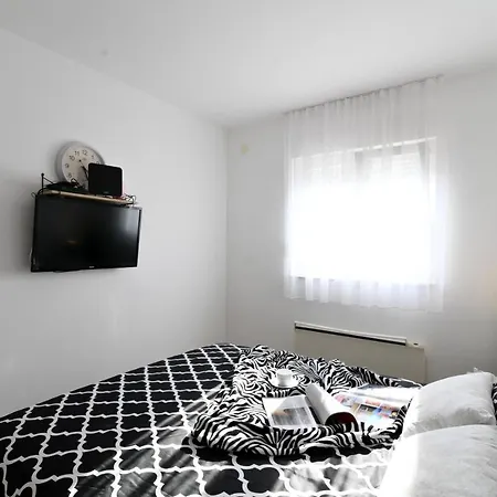 Rossy Apartmán *